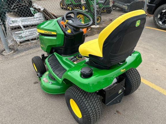 Image of John Deere X370 equipment image 1