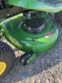 Image of John Deere X370 equipment image 3