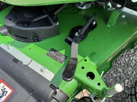 Image of John Deere X390 equipment image 4