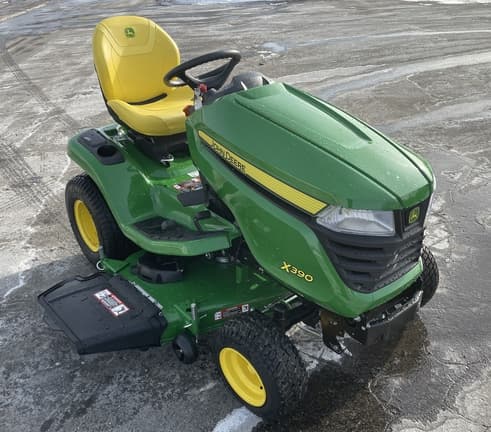 Image of John Deere X390 equipment image 4