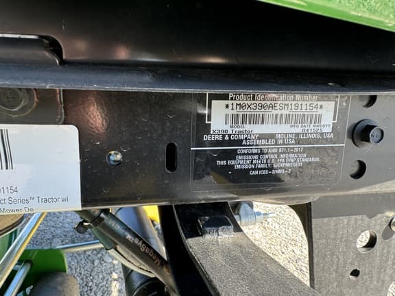 Image of John Deere X390 equipment image 3