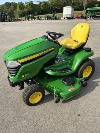 Image of John Deere X390 equipment image 1