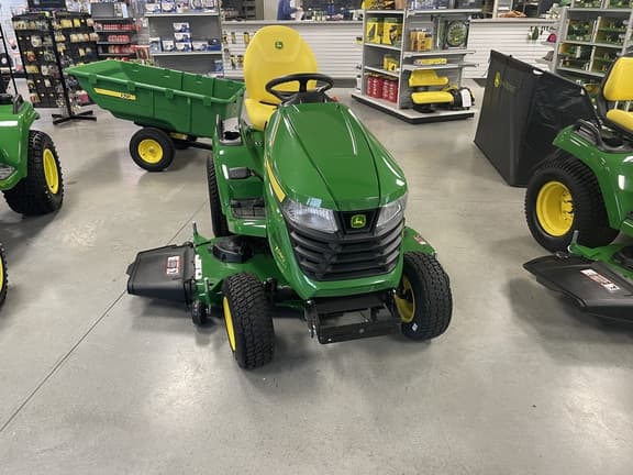 Image of John Deere X580 equipment image 3