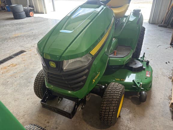 Image of John Deere X590 equipment image 2