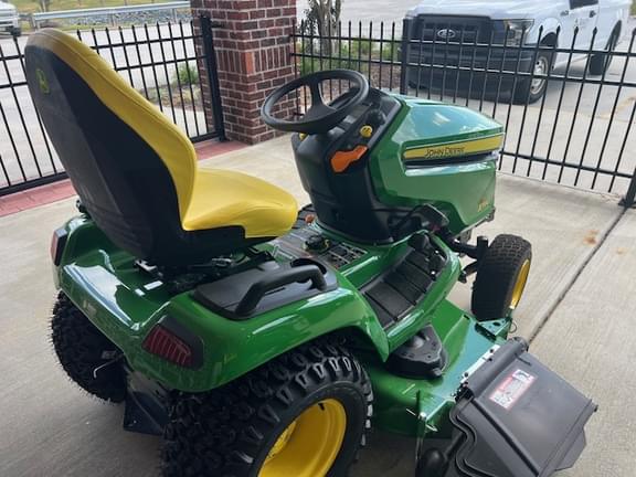 Image of John Deere X590 equipment image 4