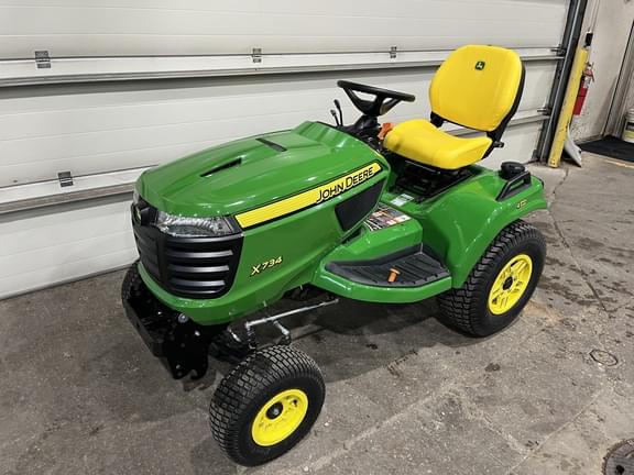 Image of John Deere X734 equipment image 2