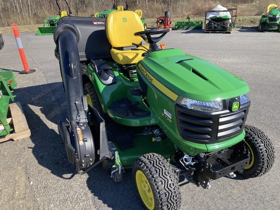 2025 John Deere X738 Equipment Image0
