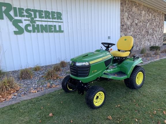 Image of John Deere X738 equipment image 3