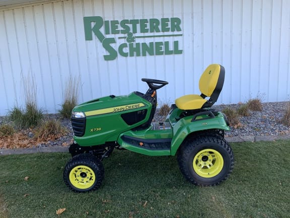 2025 John Deere X738 Equipment Image0