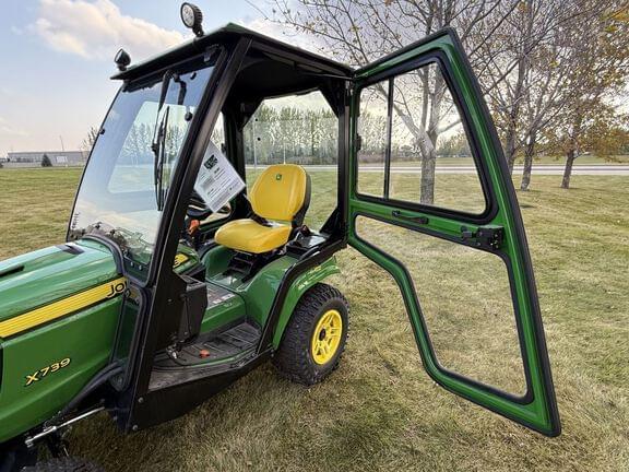 Image of John Deere X739 equipment image 2
