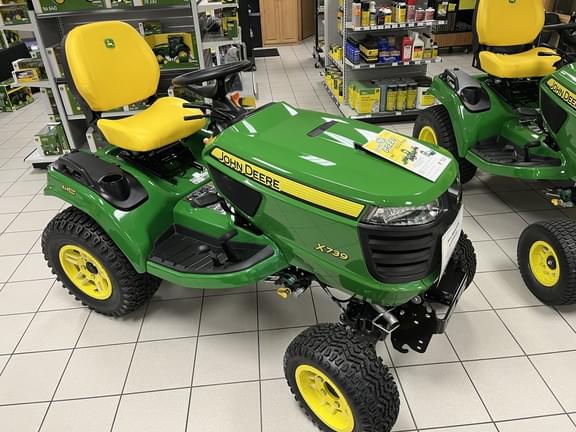 Image of John Deere X739 equipment image 1