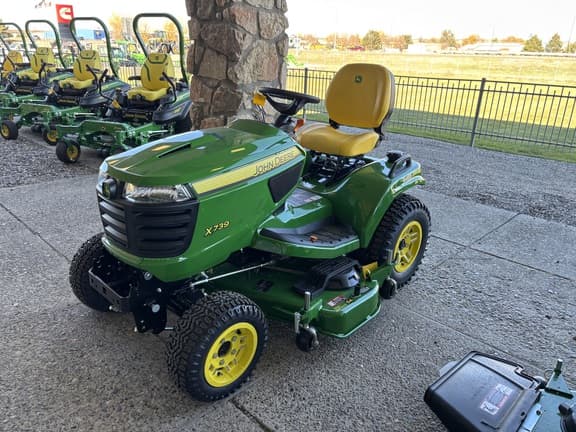 Image of John Deere X739 equipment image 2