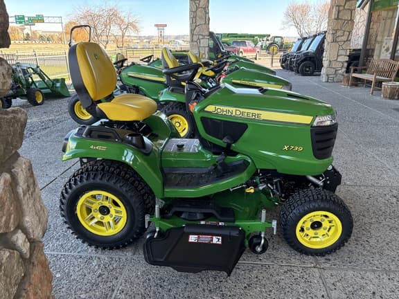 Image of John Deere X739 equipment image 1