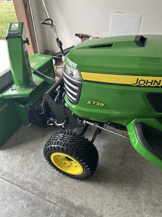 Image of John Deere X739 equipment image 3