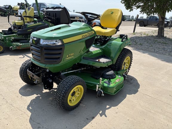 2025 John Deere X739 Equipment Image0