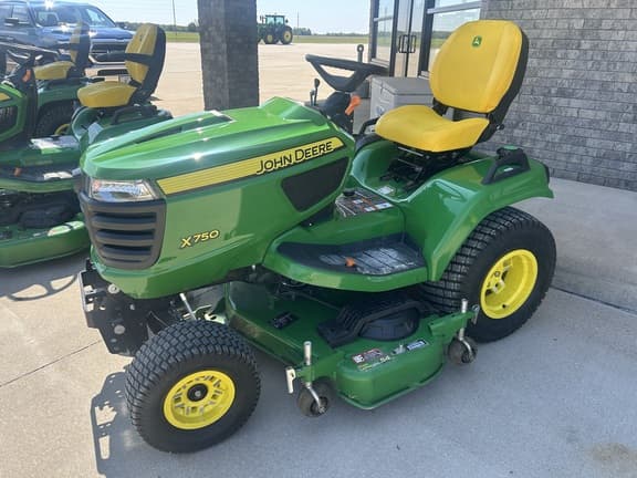 Image of John Deere X750 equipment image 1