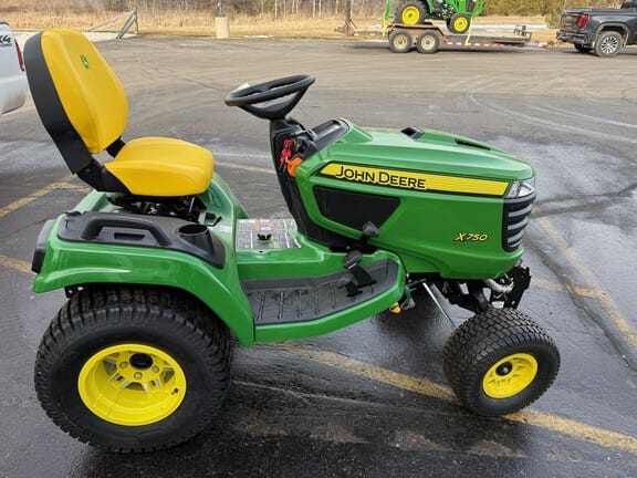 2025 John Deere X750 Equipment Image0