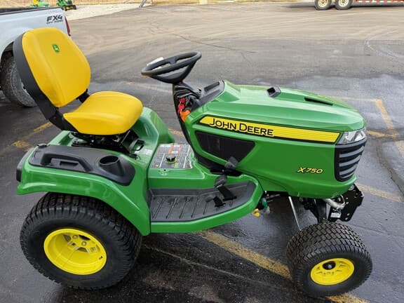 Image of John Deere X750 equipment image 2