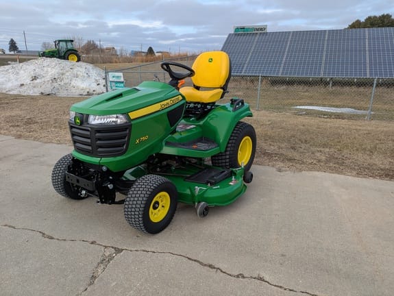 2025 John Deere X750 Equipment Image0