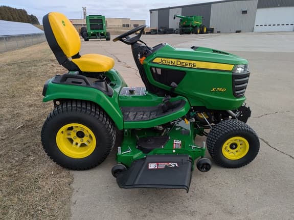 Image of John Deere X750 equipment image 4