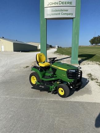 Image of John Deere X750 equipment image 1