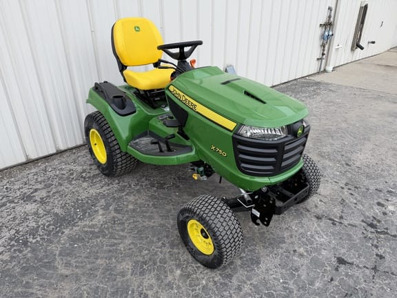 2025 John Deere X750 Equipment Image0