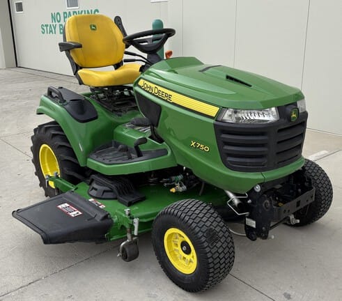 2025 John Deere X750 Equipment Image0