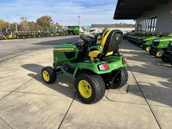 Image of John Deere X758 equipment image 1