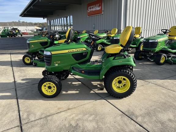 Image of John Deere X758 equipment image 3