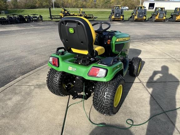 Image of John Deere X758 equipment image 2