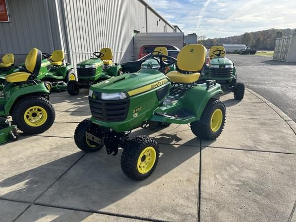 Image of John Deere X758 equipment image 4