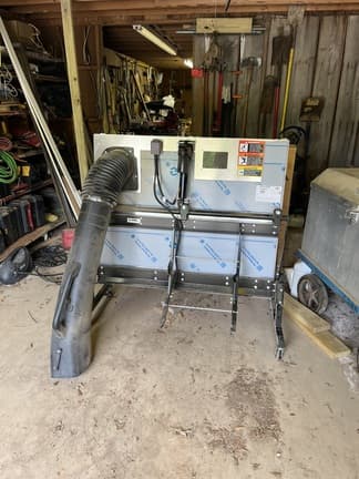 Image of John Deere X758 equipment image 3