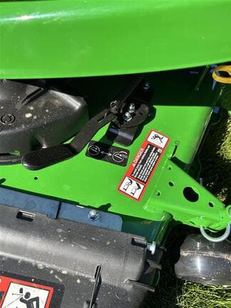 Image of John Deere X758 equipment image 3