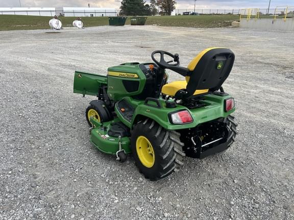 Image of John Deere X758 equipment image 4