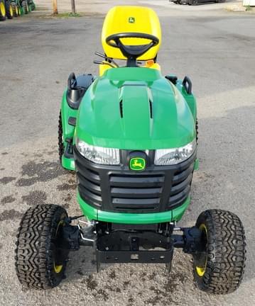 Image of John Deere X758 equipment image 1