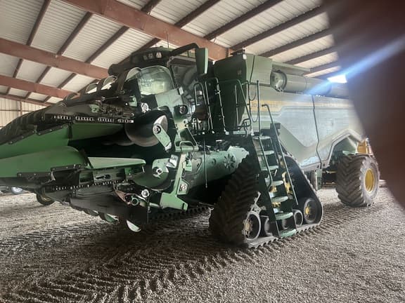 Image of John Deere X9 1000 equipment image 2