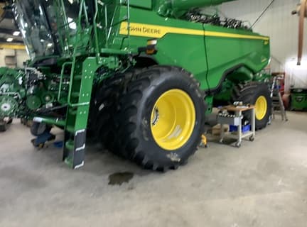 Image of John Deere X9 1000 equipment image 4