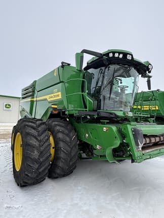 Image of John Deere X9 1000 equipment image 1