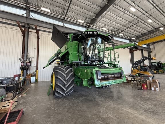 Image of John Deere X9 1000 equipment image 1
