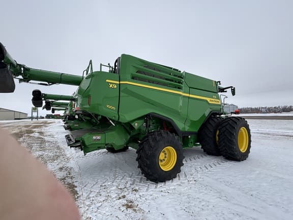 Image of John Deere X9 1000 equipment image 1