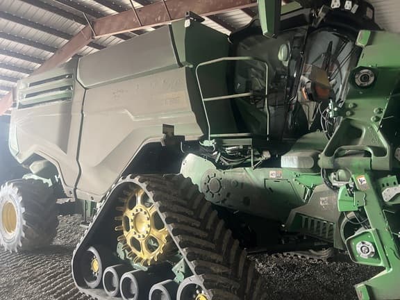 Image of John Deere X9 1000 equipment image 1