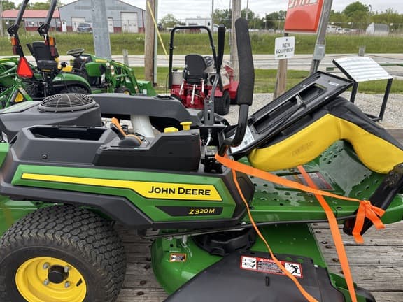Image of John Deere Z320M equipment image 3