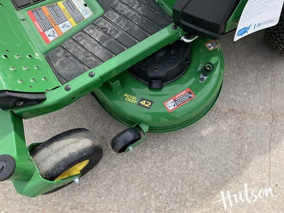 Image of John Deere Z320R equipment image 4