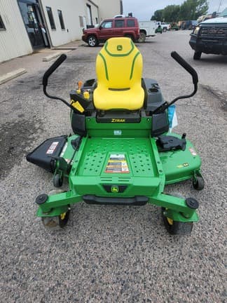 Image of John Deere Z330M equipment image 2