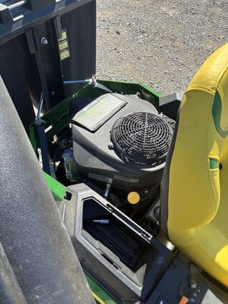Image of John Deere Z330M equipment image 4