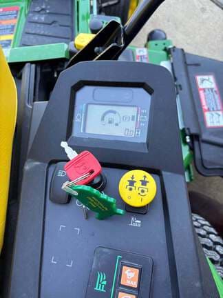 Image of John Deere Z545R equipment image 3