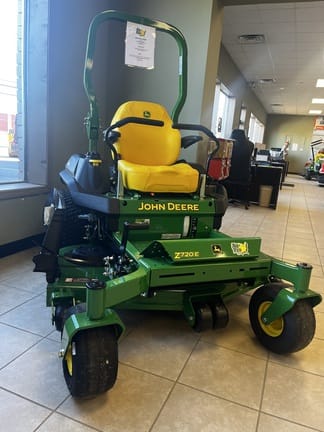 2025 John Deere Z720E Equipment Image0