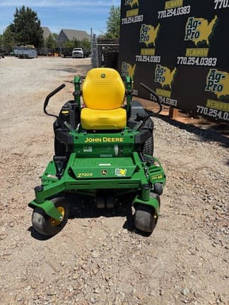 Image of John Deere Z720E Image 1
