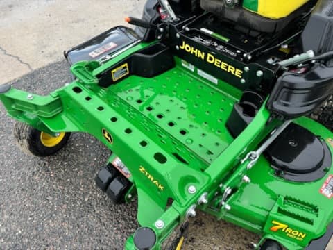 Image of John Deere Z930M equipment image 1