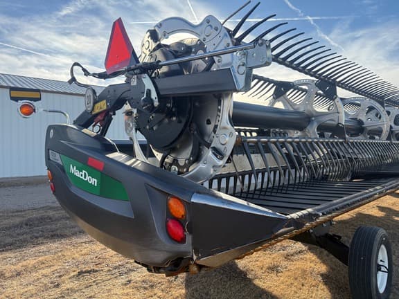 Image of MacDon FD235 equipment image 3